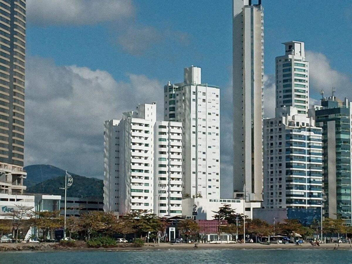 3 Suites Linda Vista Da Orla De Bc A 50M Da Praia - Somente Familiares Balneário Camboriú Exteriér fotografie