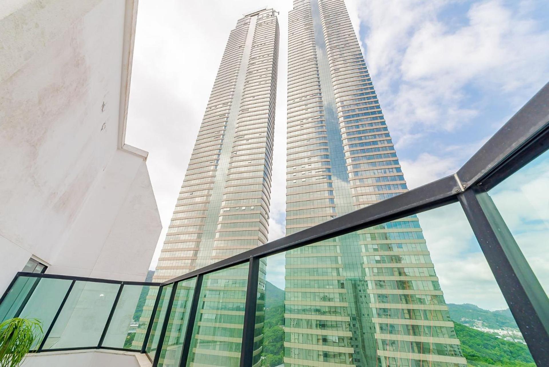 3 Suites Linda Vista Da Orla De Bc A 50M Da Praia - Somente Familiares Balneário Camboriú Exteriér fotografie